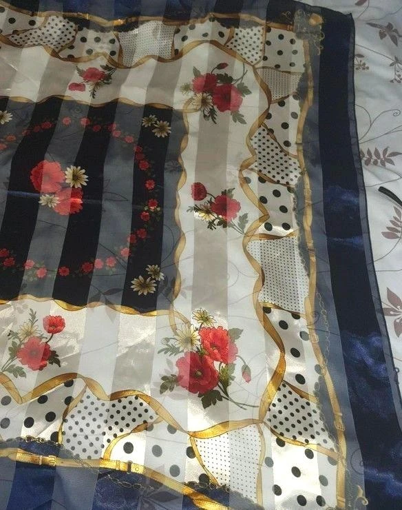 Foulard carré à motifs floraux bleu marine – photo 5
